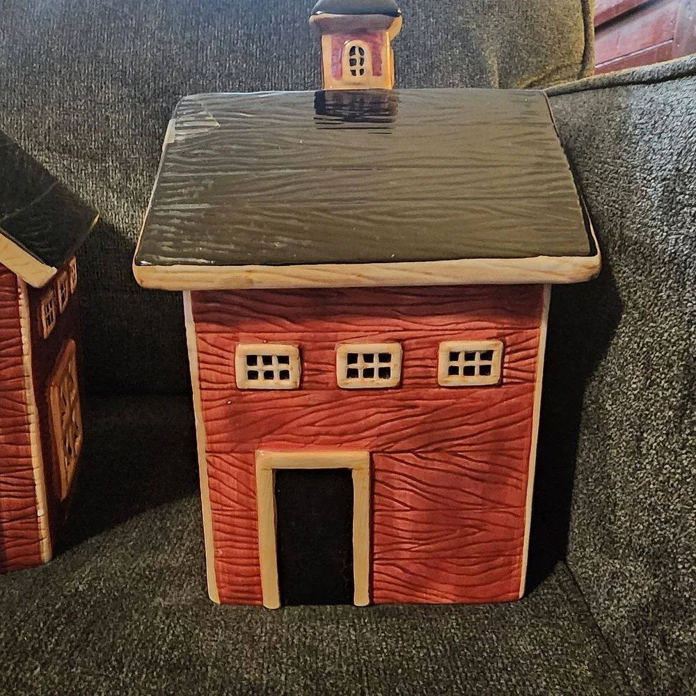 Vintage Sakura Majesticware Ceramic Red Barn Cookie Jar‎ Rustic Hand-Painted!